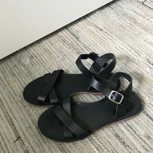 Black made well sandals